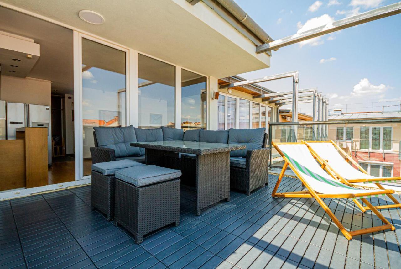 Luxury Apartment With Balcony In Downtown Budapest Exterior photo